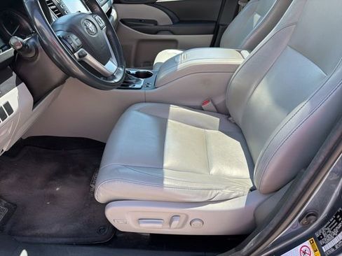 Used 2016 Toyota Highlander XLE AWD/4WD image 4