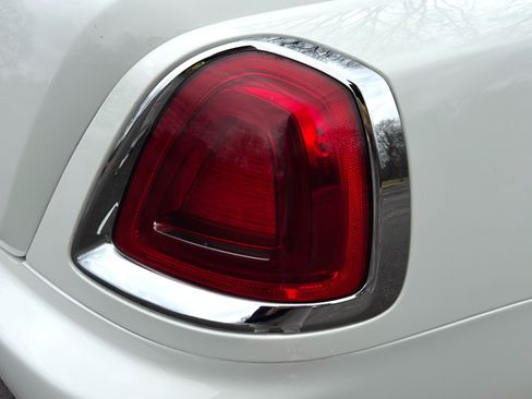 Used 2016 Rolls-Royce Wraith image 19