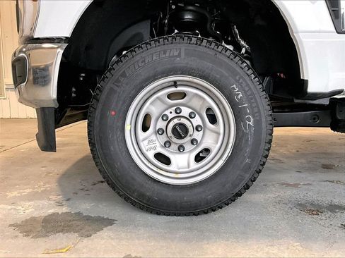 New 2026 Ford F250 XL w/ XL Chrome Package AWD/4WD image 8