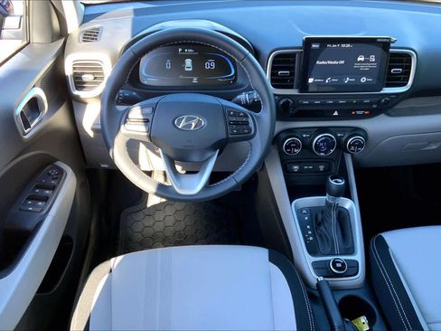 Certified 2025 Hyundai Venue SEL image 5