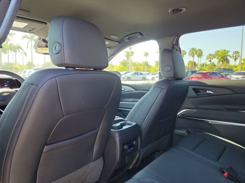 Used 2024 Chevrolet Traverse LT image 13