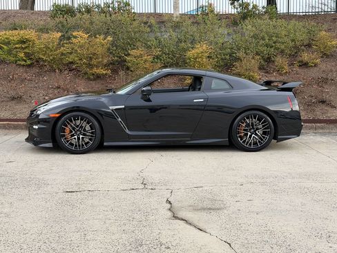 Used 2024 Nissan GT-R Premium w/ Floor Mat Package image 6