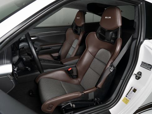 Used 2016 Porsche 911 R image 28