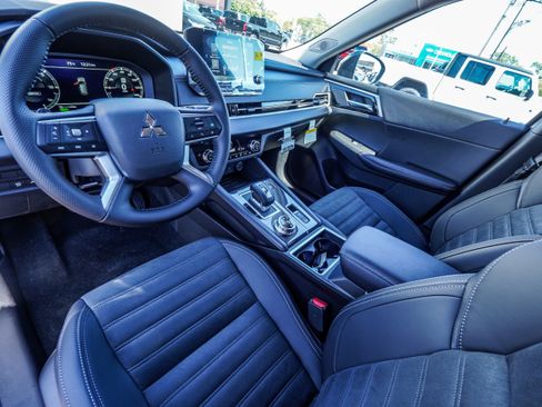 New 2025 Mitsubishi Outlander SE AWD/4WD image 12