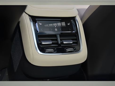 New 2026 Volvo XC90 B6 Plus w/ Protection Package Premier image 17