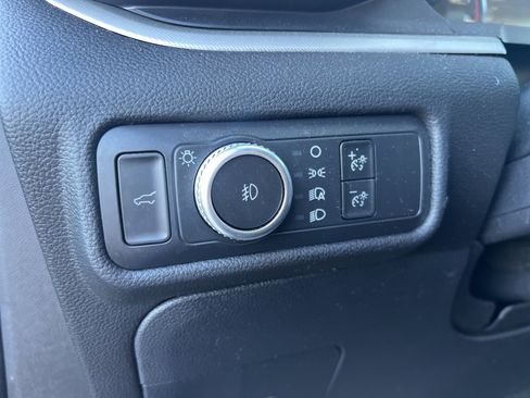 Used 2022 Ford Explorer XLT w/ Equipment Group 202A image 22