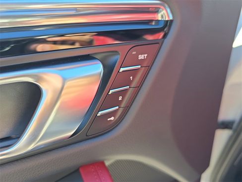 Certified 2025 Porsche Macan image 26