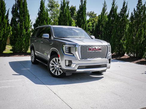Used 2023 GMC Yukon Denali w/ LPO, Floor Liner Package AWD/4WD image 2