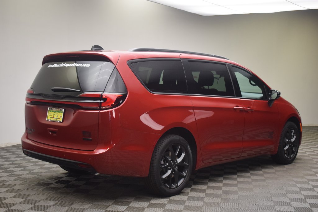 New 2027 Chrysler Pacifica Select AWD/4WD image 5