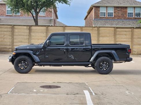 Used 2024 Jeep Gladiator Sport AWD/4WD image 13