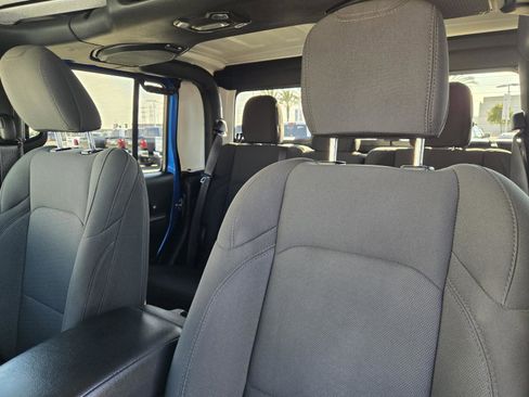 Used 2022 Jeep Gladiator Sport image 24