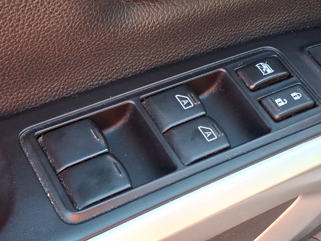 Used 2021 Nissan Titan SL w/ Moonroof Package AWD/4WD image 27