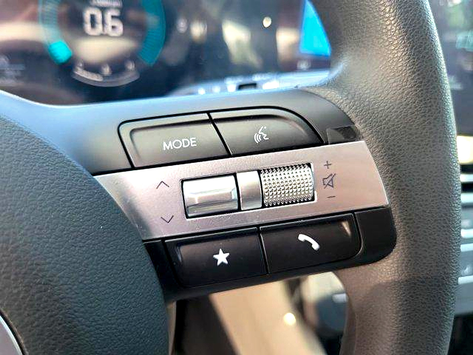 Used 2025 Hyundai Tucson SE FWD image 24