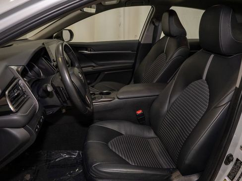 Used 2024 Toyota Camry SE image 9