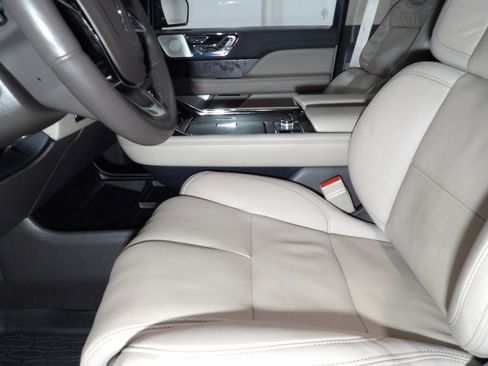 Used 2022 Lincoln Navigator Reserve AWD/4WD image 19
