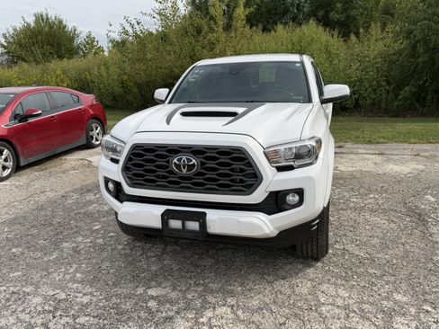 Used 2020 Toyota Tacoma TRD Sport AWD/4WD image 4
