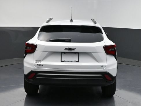New 2026 Chevrolet Trax LT w/ Driver Confidence Package FWD image 6