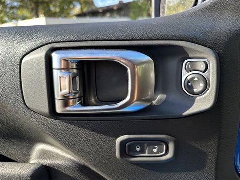 New 2025 Jeep Gladiator Sport image 30