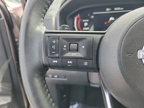 Used 2024 Nissan Rogue SL FWD image 22