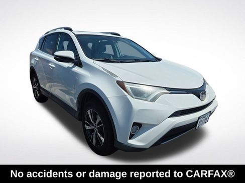 Used 2017 Toyota RAV4 XLE AWD/4WD image 3