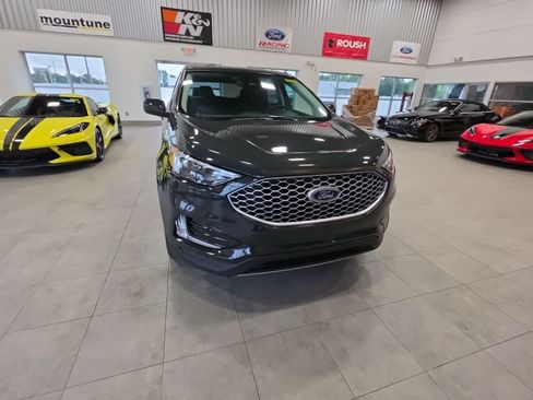 Used 2024 Ford Edge SEL w/ Convenience Package AWD/4WD image 3