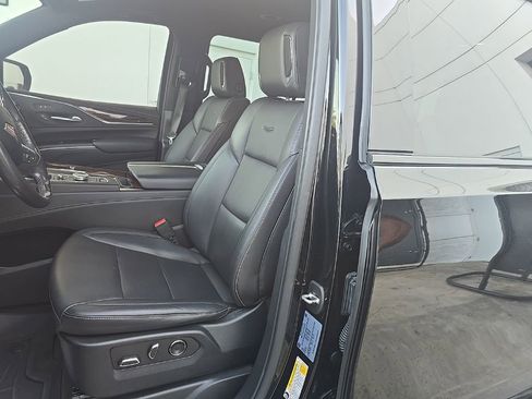 Used 2022 Cadillac Escalade ESV Luxury image 16
