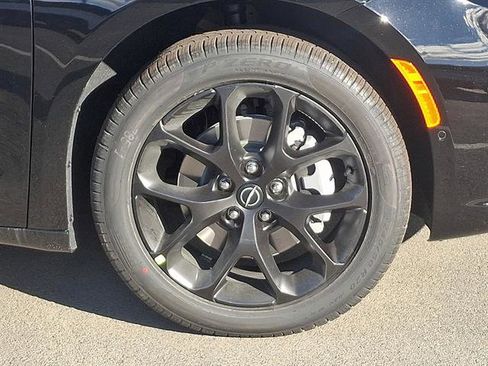 New 2026 Chrysler Pacifica Limited w/ S Appearance Package image 5