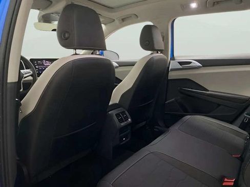 Used 2025 Volkswagen Taos SE w/ Panoramic Sunroof Package AWD/4WD image 20
