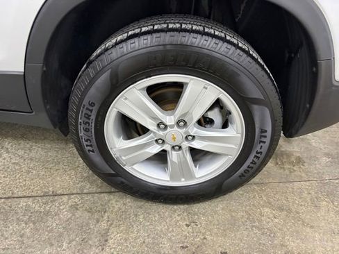 Used 2020 Chevrolet Trax LT w/ LT Convenience Package AWD/4WD image 9