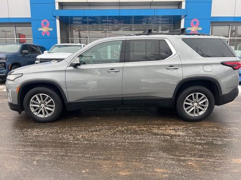 Used 2023 Chevrolet Traverse LT image 3