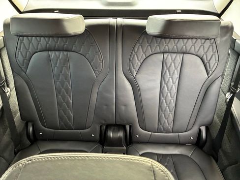 Used 2021 BMW X7 xDrive40i w/ Premium Package image 18