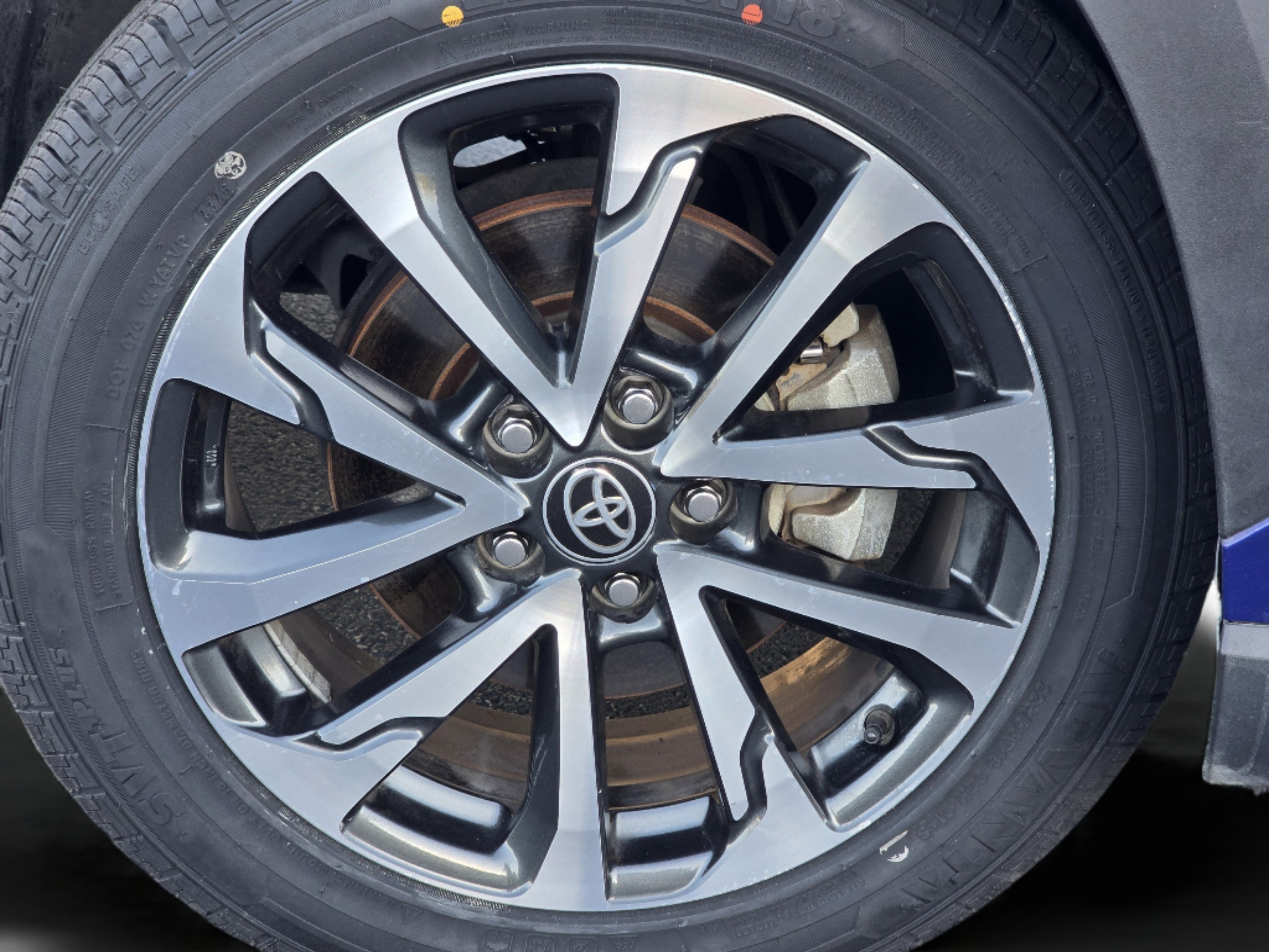 Used 2024 Toyota Corolla Cross XLE FWD image 27