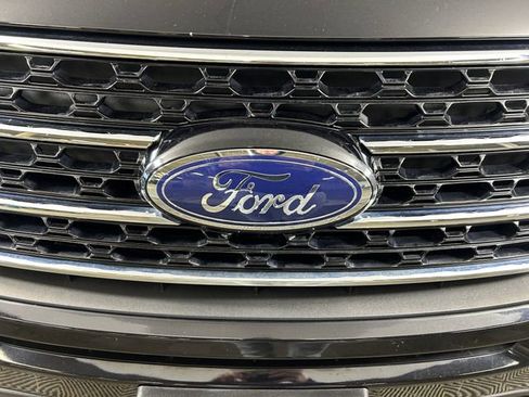 Used 2020 Ford Explorer XLT w/ Comfort Package image 10