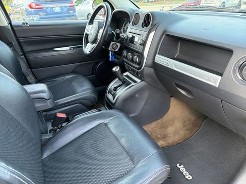 Used 2017 Jeep Compass Latitude image 21