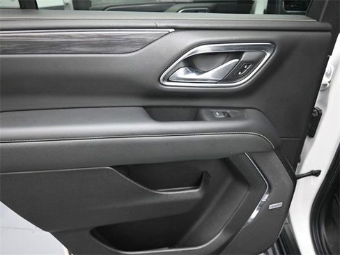 Used 2022 GMC Yukon SLT w/ SLT Luxury Package image 16