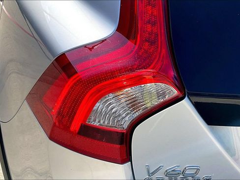 Used 2018 Volvo V60 T5 Cross Country AWD/4WD image 37