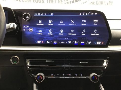 Used 2025 Chevrolet Traverse LT image 19