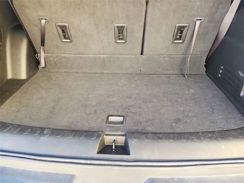 Used 2023 Chevrolet Traverse LT image 24