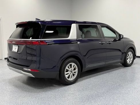 Used 2023 Kia Carnival LX FWD image 8