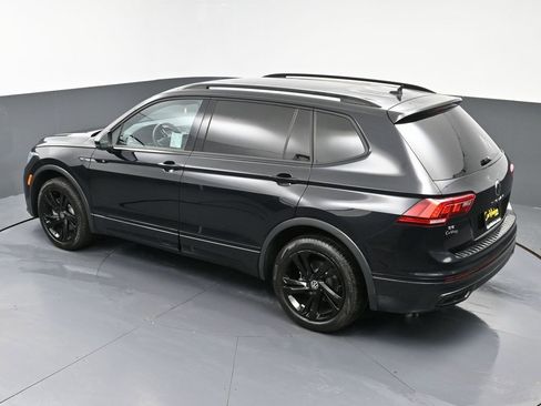 Used 2023 Volkswagen Tiguan SE R-Line image 46