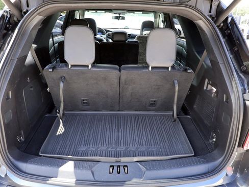 Used 2020 Ford Explorer XLT w/ Equipment Group 202A RWD image 6