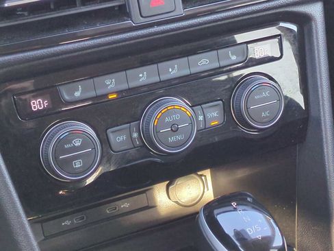 Used 2024 Volkswagen Taos SE image 17