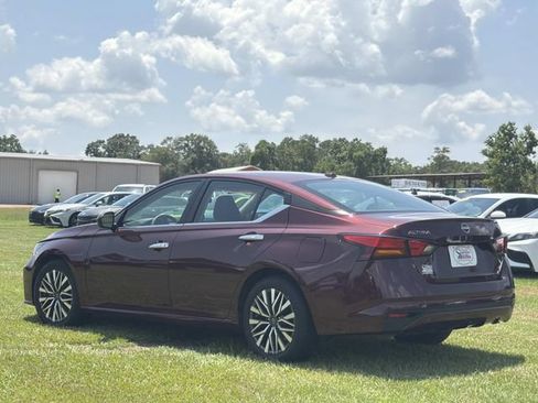 Used 2025 Nissan Altima 2.5 SV FWD image 9