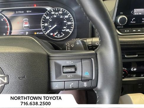 Used 2025 Nissan Rogue SV AWD/4WD image 19