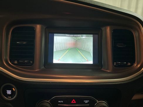 Used 2022 Dodge Charger SXT w/ Driver Convenience Group image 18