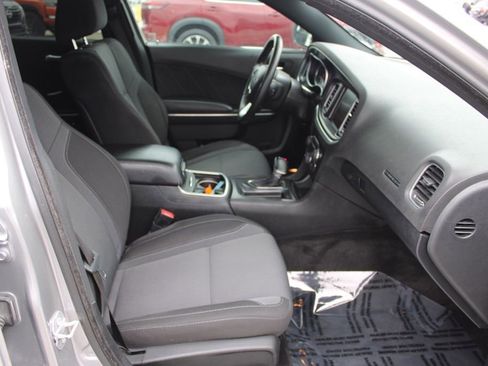 Used 2016 Dodge Charger SXT image 19