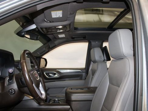 Used 2021 GMC Yukon XL SLT w/ SLT Premium Package image 9