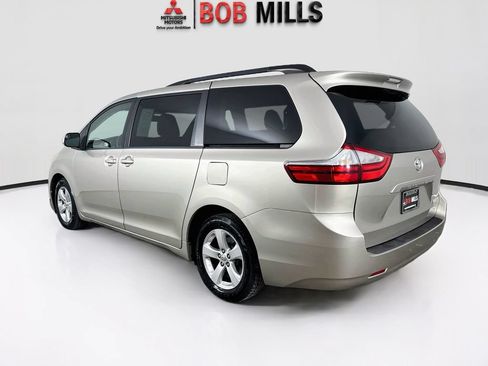 Used 2016 Toyota Sienna LE FWD image 5