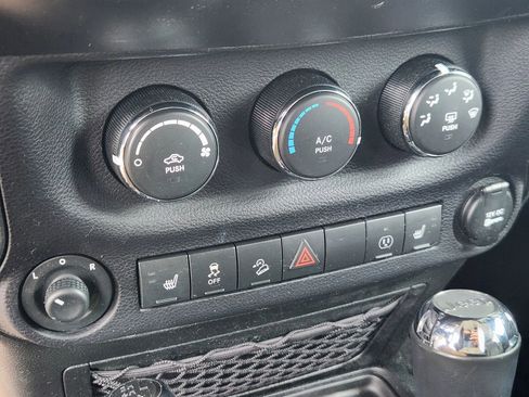 Used 2017 Jeep Wrangler Unlimited Sahara w/ Connectivity Group image 37