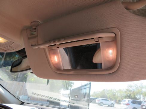 Used 2013 Lincoln MKZ Reserve image 30